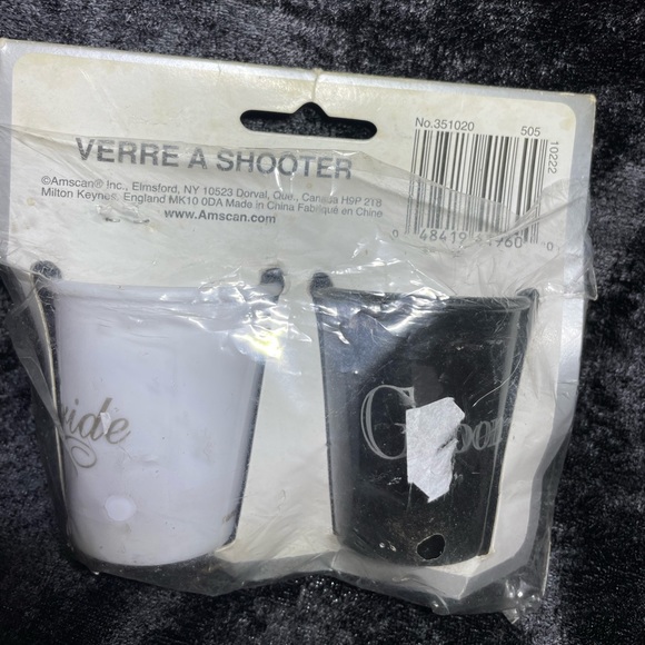 Groom & bride shot plastic glass set. - Picture 2 of 2